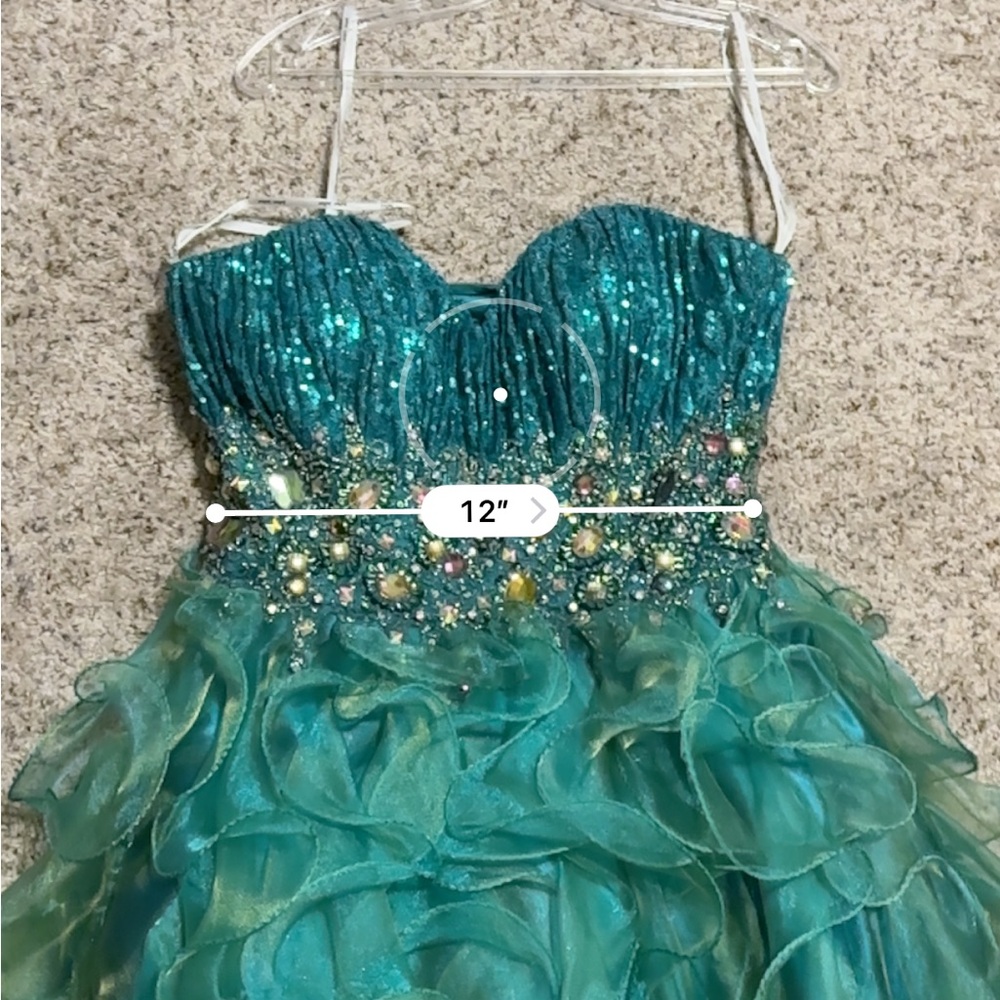 Medium Prom dress - Picture 3 of 4